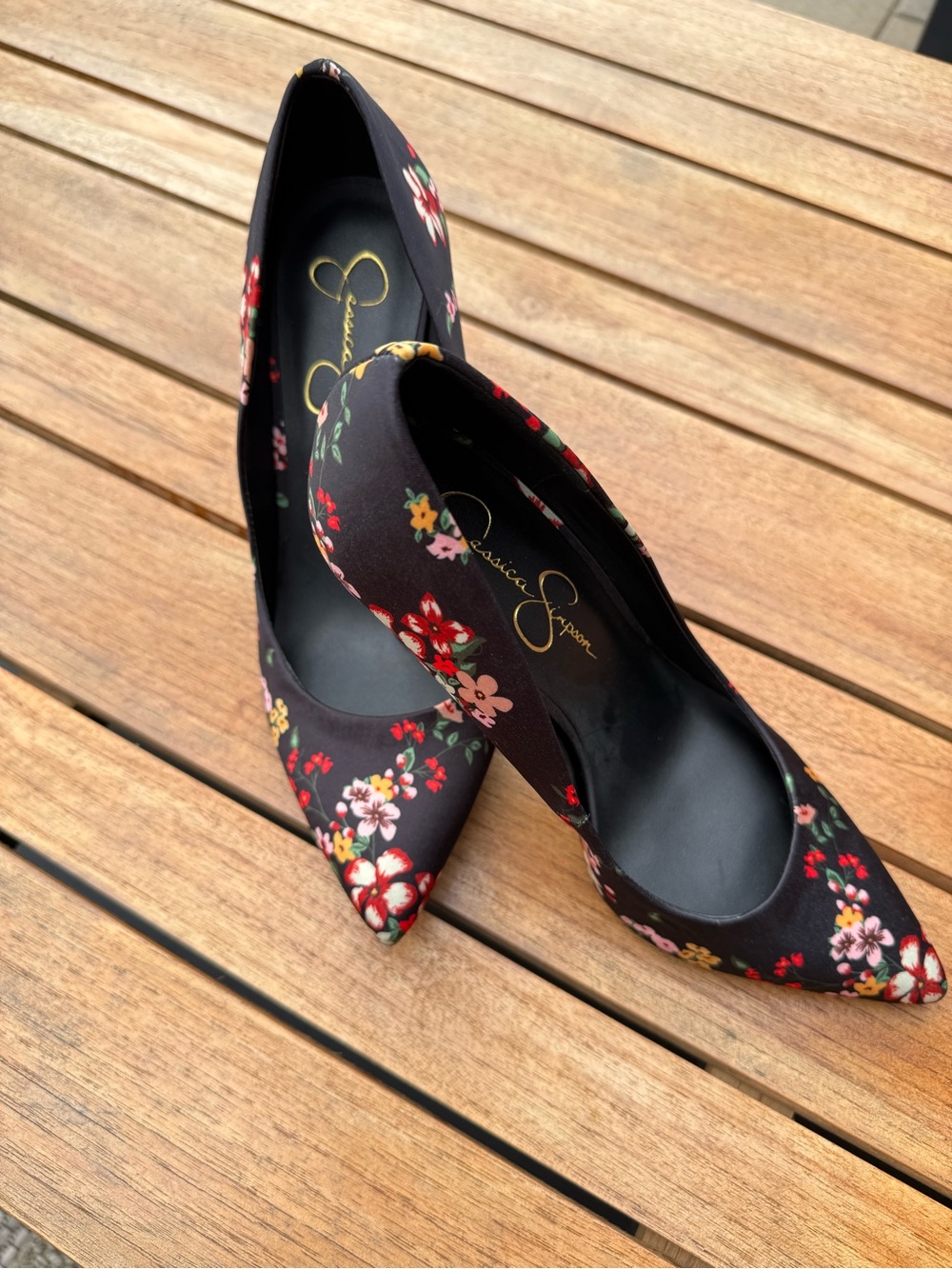Jessica Simpson Black Floral Pointed Toe Pumps
